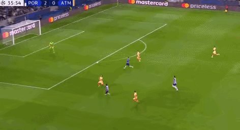 1667332595795055094.gif 奥塔维奥射门被挡.gif